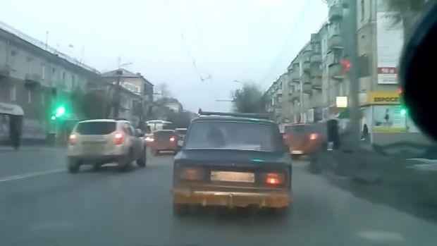 Lada με ανάρτηση…τραμπολίνο κυκλοφορεί στους δρόμους της Ρωσίας (βίντεο)
